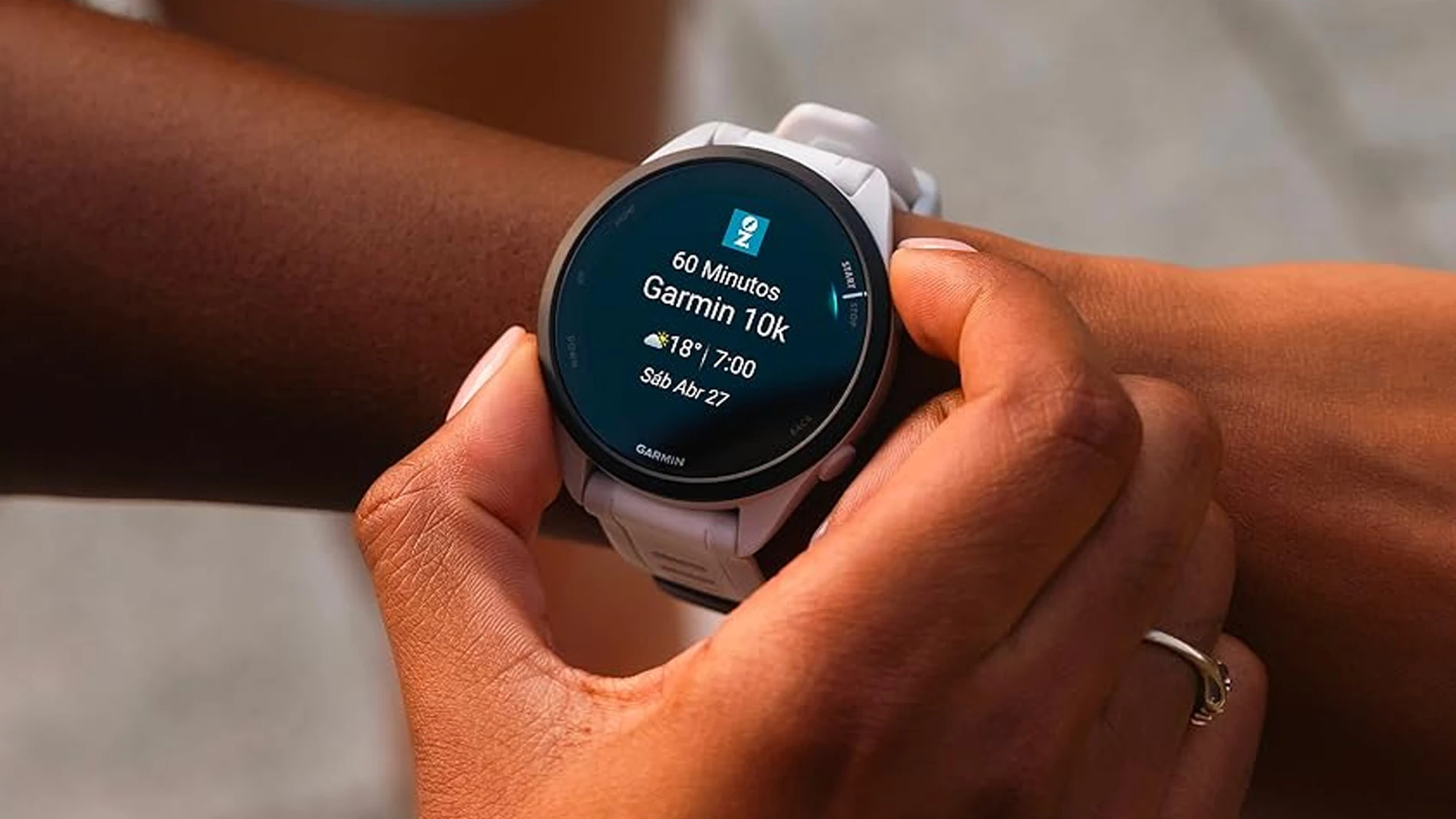 Smartwatch Garmin Forerunner 165 con AMOLED, Autonomía hasta 11 días