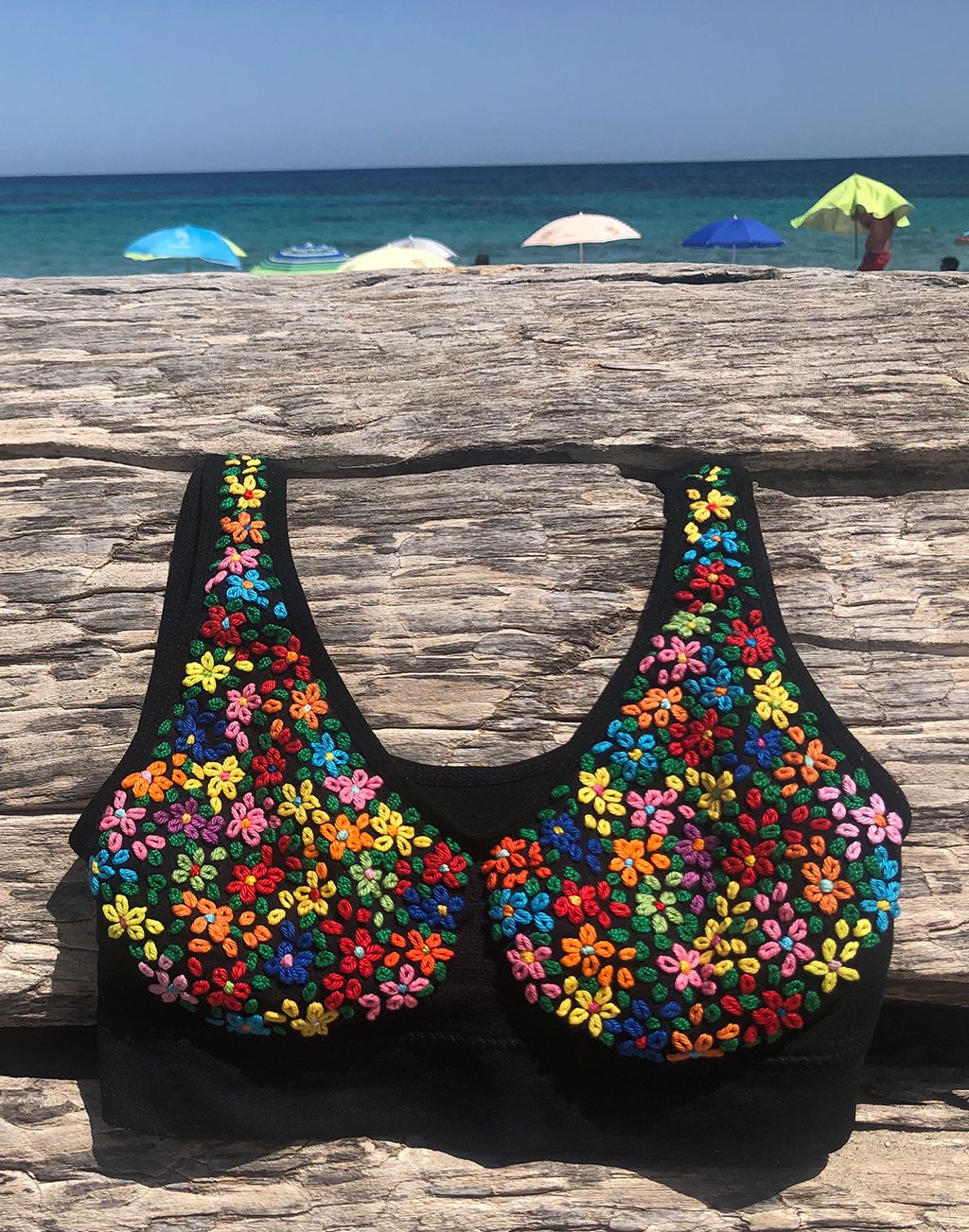 Corpiño con bordado de corazones