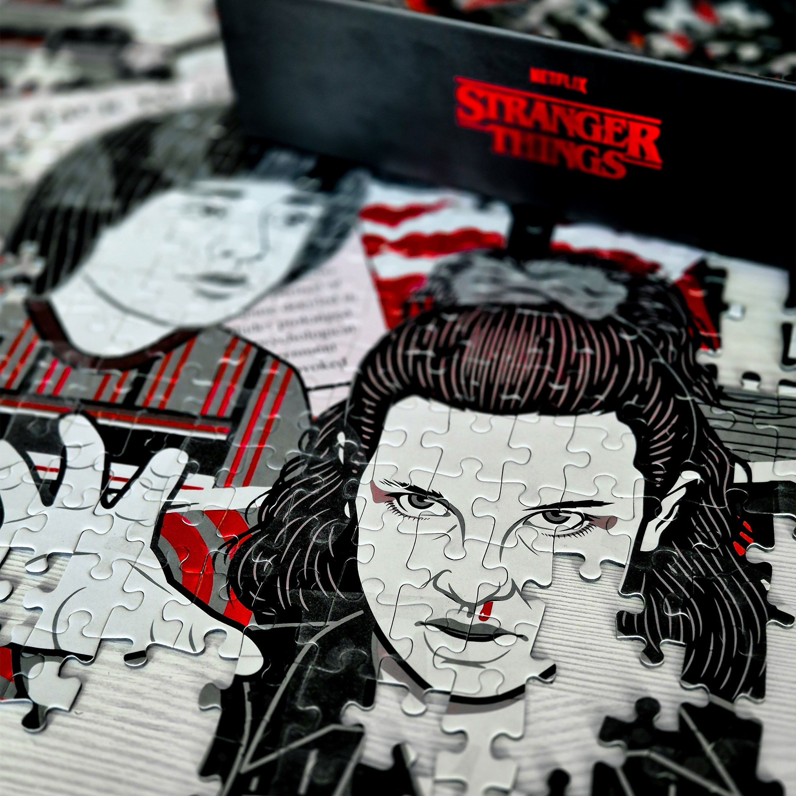 Rompecabezas Clementoni Stranger Things - The Upside Down con luz LED