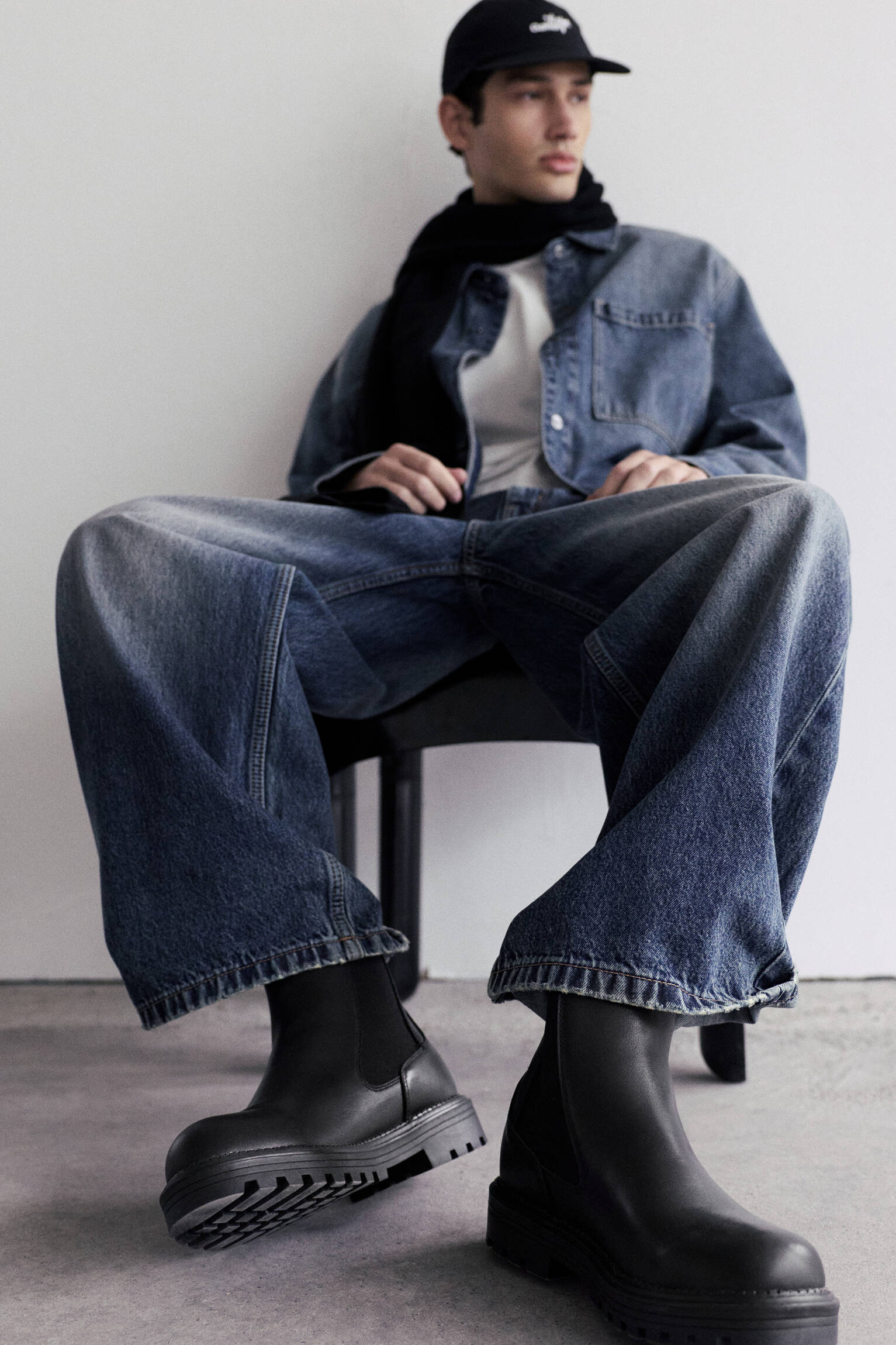 Botín Chelsea negro de Pull & Bear